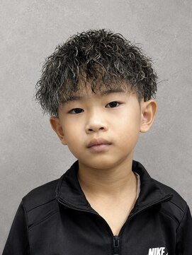 スター(STAR) キッズメッシュ×波巻きパーマ|かっこいい男の子