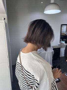 ナンバーフォーナチュラル 戸祭(NO4 natural) 59. アッシュベージュ/外ハネボブ/顔周り/ナチュラル