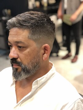 フランクスバーバー アンド ビアークラブ(FRANK'S BARBER and BEER CLUB) かき上げワイルドアップバングテクノフフェードカット