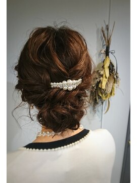 ウィーク 梅田(UiiC) お呼ばれヘアセット#ルーズシニヨン