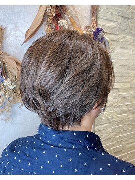 オラ ボーテ(Aura Beaute) 20代30代40代大人かわいい オフィススタイル 白髪ぼかし