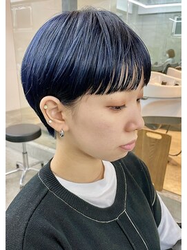 ソーコ 渋谷(SOCO) マッシュショートボブネイビーアッシュ前髪あり丸みショートボブ