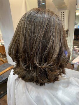 エムタニグチギンザ(M.TANIGUCHI GINZA) 【外ハネ】イノアカラー/ハイライト/白髪ぼかし/ミディアム