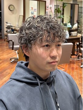 ビュートリアム 梅田(BEAUTRIUM) メンズカット/ツイストパーマ/ハイライト/茶屋町/梅田/大阪