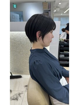 アンド ストーリーズ(&STORIES) 前髪あり耳掛け丸みくびれショートボブ20代30代40代50代（蘭）