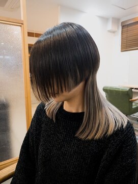 ヒロ クラシコ ヘアー(HILO CLASSICO hair) クラゲヘアー インナーカラー 黒髪 姫カット 前下がりボブ