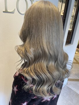 ラビスモア(Lovis moa) 魅力倍増カール/セミディ/シアーカラー/ダークアッシュ/姫カット