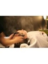 完全個室のシャンプー台、最新夢シャン、最新スチーム、トリートメント促進器ケアプロ、マーブすべて完備☆