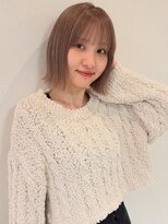 アモレット(amoretto)&nbsp;外ハネボブ ベージュカラー 顔周りカット レイヤー　ブリーチ