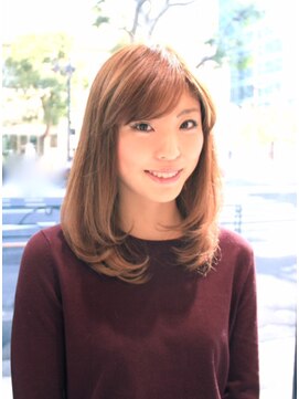 アイナ(aina) 手ぐしでまとまるセミロングスタイル