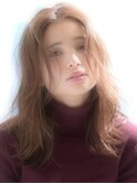 センターパートのほつれウェーブ