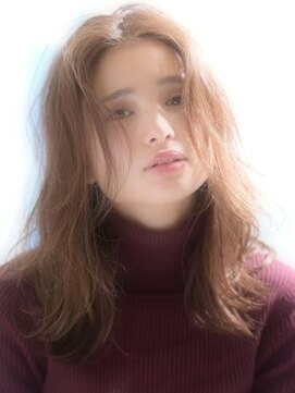 アイビー(Ivy) センターパートのほつれウェーブ