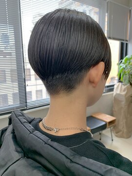 テトヘアー(teto hair) 刈り上げショート、前下がり、マニッシュショート