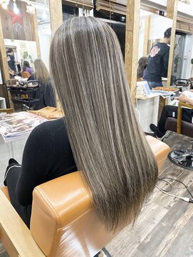 リリー シンジュク(Lilly) 【Lilly新宿】#アッシュグレー #スジ感ハイライト #髪質改善