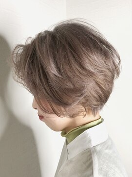 マイティー(Mighty) ハイトーン前下がりふんわりショートボブ