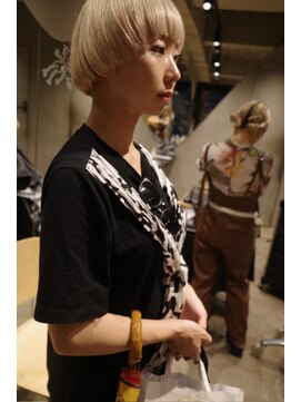 ビビト(bibito) bibito 大人のハイトーンマッシュボブ　抜きっぱなしブリーチ