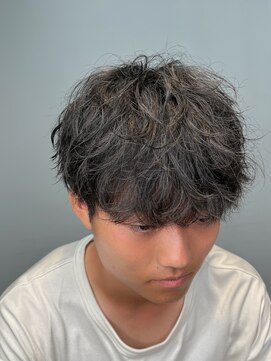 ナンバー アンフィール 渋谷(N° anfeel) スーツ短髪ツーブロック束感モテる黒髪シークレットパーマ流行