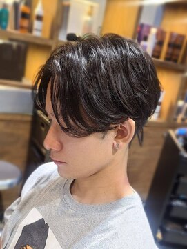 リプレイ(Replay) ビジネス束感ショート ツーブロック毛流れセンターパート