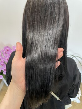 マリン(marin)の写真/"コテで巻ける美髪矯正"ツヤ重視のやわらか質感《40歳からのエイジング毛対応◎》