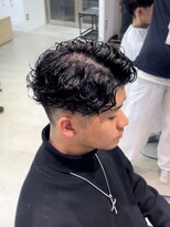 フィフス 天神大名(fifth) ハードで柔らかい質感スペインカールパーマ×スキンフェード