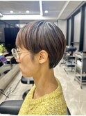 40代50代60代耳かけショート前髪なしハンサムショート白髪ぼかし