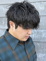 ヒュイル バイ ニアウ(Hwyl by Niau) MEN’S HAIR/サーフカール/刈り上げセンターパート/伊勢崎