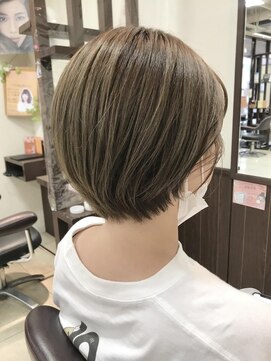シファ(sifa) 伸ばしかけショートボブxオリーブカラー