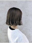 グレージュ×切りっぱなしボブ