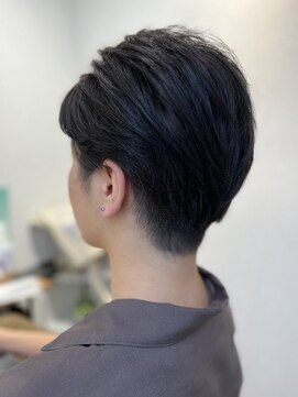 アリアバイエクラート 池袋店(ARiA by ECLART) スーツにも合うツーブロックスタイル