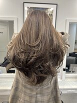 ヴィア(Via)&nbsp;20代30代40代レイヤーカット/ハイライト/白髪ぼかし