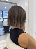 さりげないハイライトがポイントのボブ