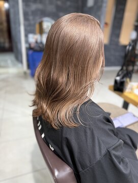 ラウル(Laulu) ミディアムヘア/暗めカラー/グランマッシュ/佐倉