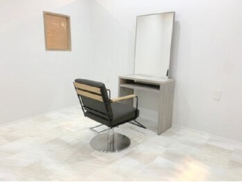 ロイ(ROY)の写真/【千葉駅2分】席間隔1.5m以上！SNS好き必見◎自由に使用可能の撮影ブース完備！技術×接客が自慢のサロン！