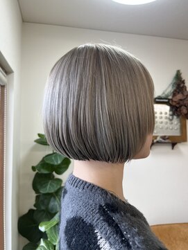 アンブレラカラー　ミニボブ　シルバーカラー