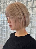 切りっぱなしボブミルクティーベージュケアブリーチカラー渋谷