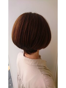 アッシュ 日吉店(Ash) 首が綺麗に見えるミディアムスタイル