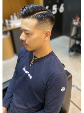 フランクスバーバー アンド ビアークラブ(FRANK'S BARBER and BEER CLUB) ワイルドアップバングフェードカットサイドパートショート