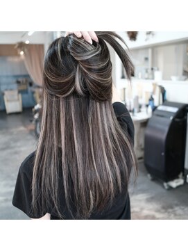 マリアナ(Mariana) ハイライトショートヘアレイヤーカットダブルカラー