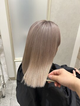 アストレアバイイーリス(ASTRAEA by Iris) White beige  ホワイトベージュ