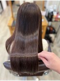 ツヤが見えてうれしくなるロングヘア