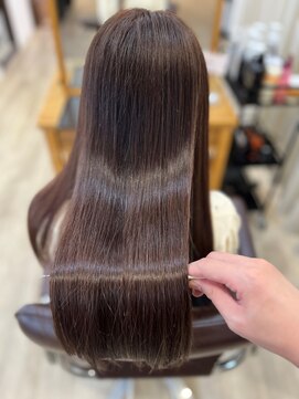 ミラ(MIRA) ツヤが見えてうれしくなるロングヘア