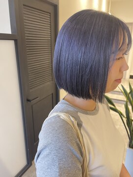 ヴィアンカ 倉敷中央通り店(Vianca) sae【ネイビ一カラ一×ぱつっとボブ】