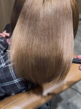 【Q&A】 ブリーチ毛でも縮毛矯正（ストレートパーマ）はできますか？