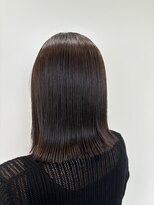 ロッカ(ROCCA)&nbsp;艶感ボブ×外ハネ×オリーブグレージュ×切りっぱなしボブ