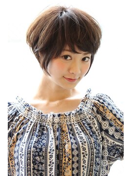 レウナ 外苑前(Reuna) 大人女子人気の耳掛けスタイル