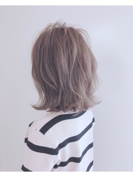 アナザヘアー なんば 高島屋前店(ANAZA hair) 外ハネグレージュ♪大人可愛い20代30代40代前下がりショートボブ