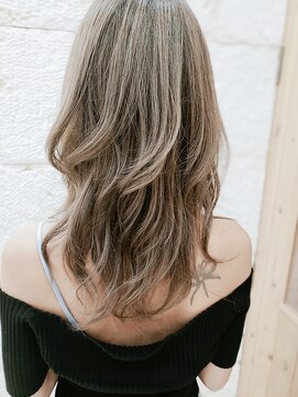 ティンク 横須賀中央(Tink) 艶感のあるカラー