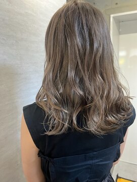 アリイ(ali'i) 【ali'i】ハイトーン×くすみベージュ