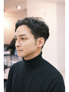 フェイヴィーズ(FavyS) メンズパーマ センターパートパーマ  カルマヘア パーマ大阪