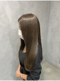 透明感と艶のストレートロングstyle◎グレージュカラー